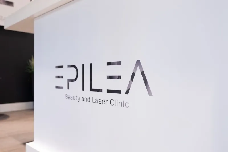 Bancone con logo di Epilea Bergamo